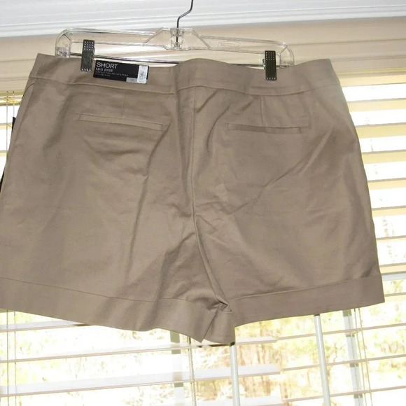 NWT APT. 9 Short Mid-Rise Cuffed Shorts Size 16 - Picture 3 of 5